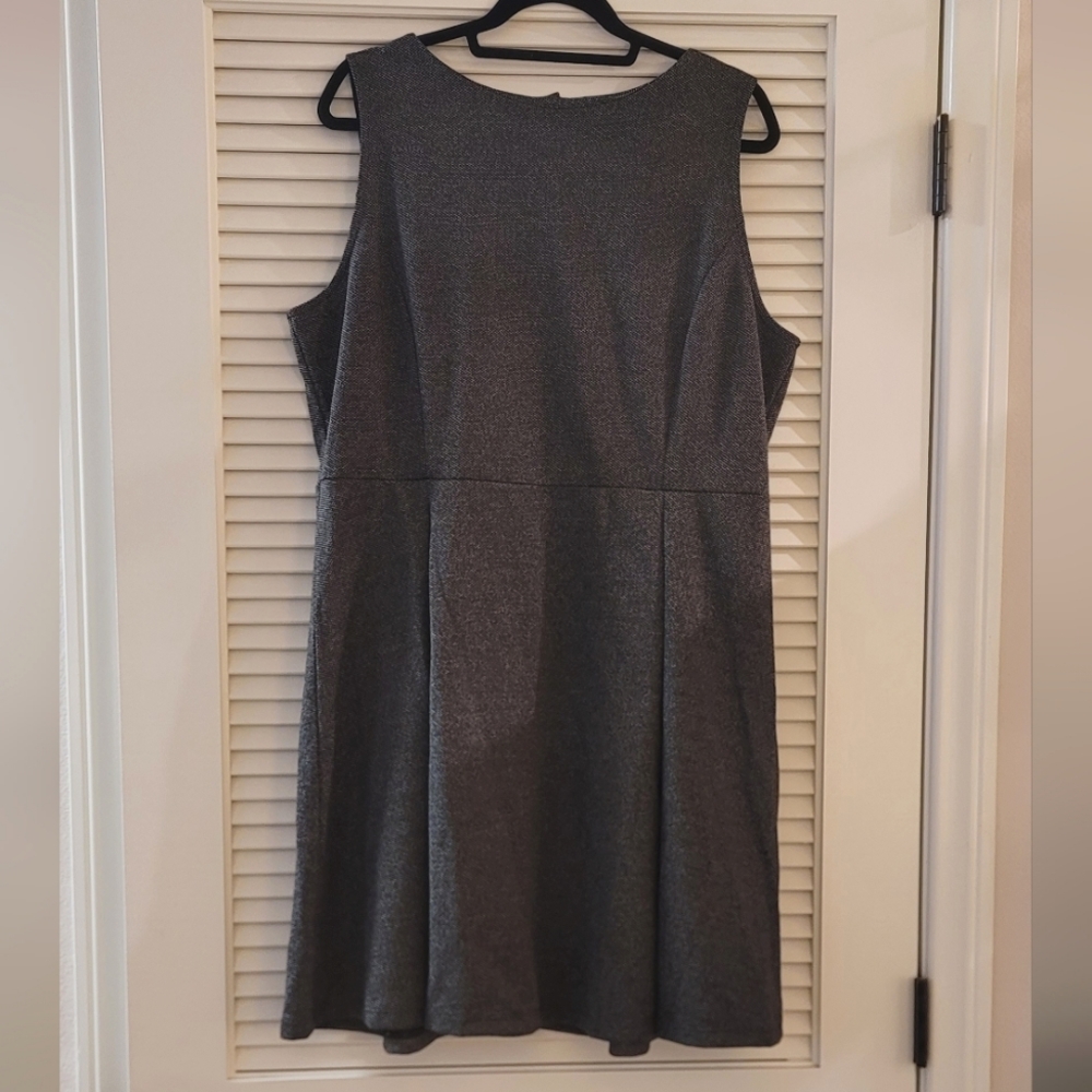 Banana Republic - (Plus-Size) Grey Sleeveless Dress With Back Zipper